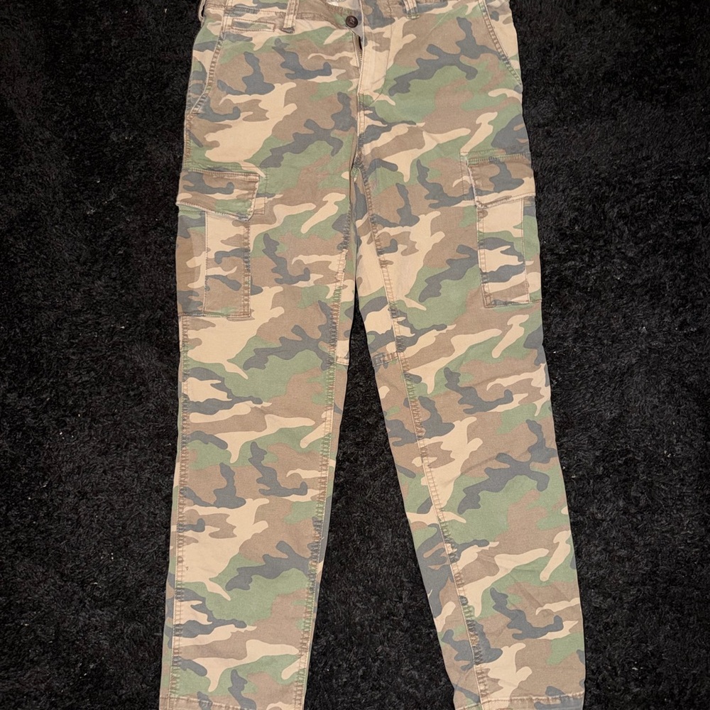 American Eagle Outfitters Camouflage Cargo Pants